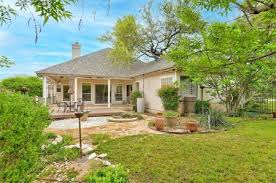 Equestrian Haven: Acreage Property with Elite Horse Facilities